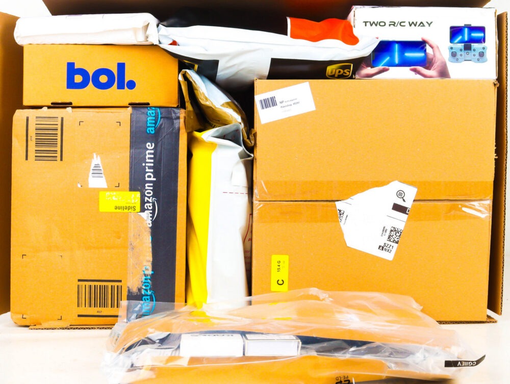 XL Doos met Ongeopende Postpakketten