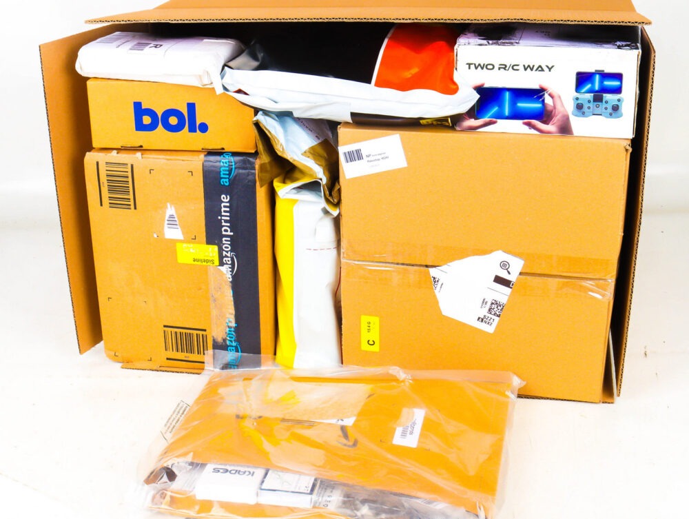 XL Doos met Ongeopende Postpakketten