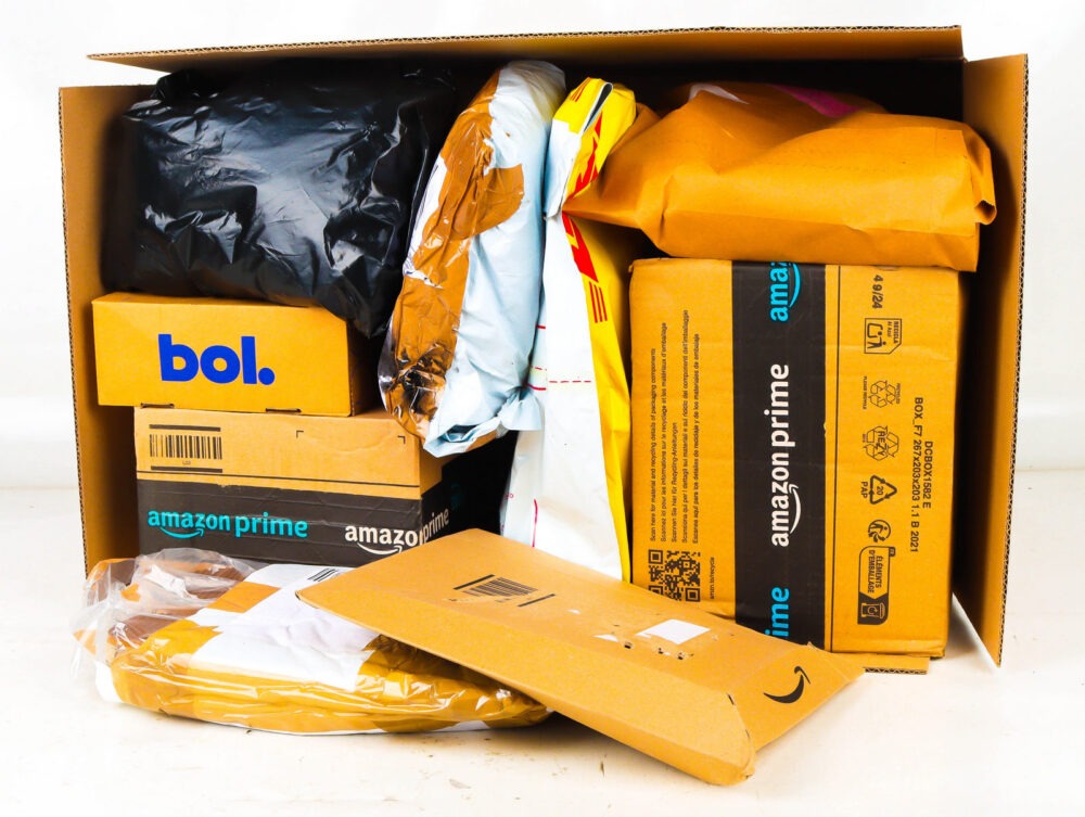 XL Doos met Ongeopende Postpakketten