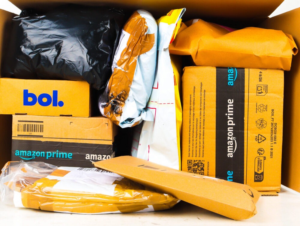 XL Doos met Ongeopende Postpakketten