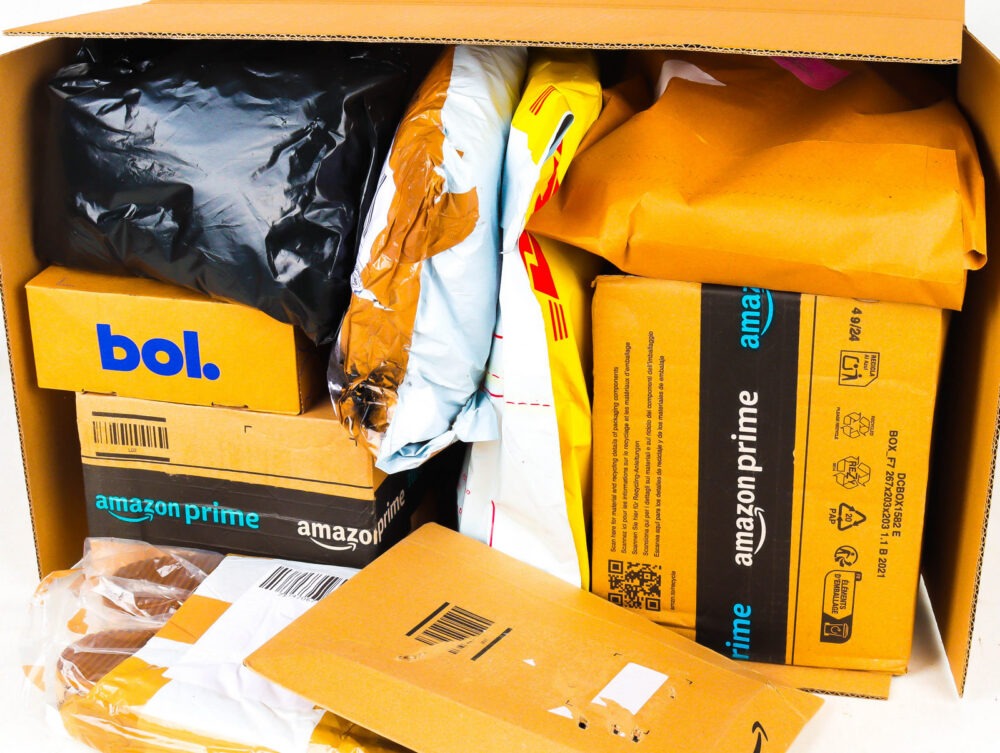 XL Doos met Ongeopende Postpakketten