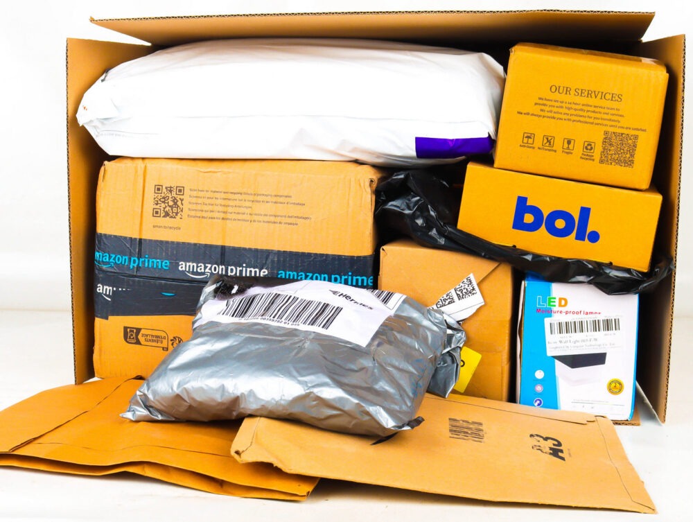XL Doos met Ongeopende Postpakketten
