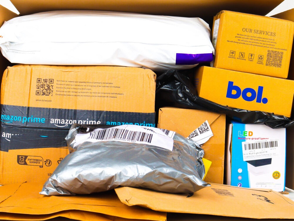 XL Doos met Ongeopende Postpakketten