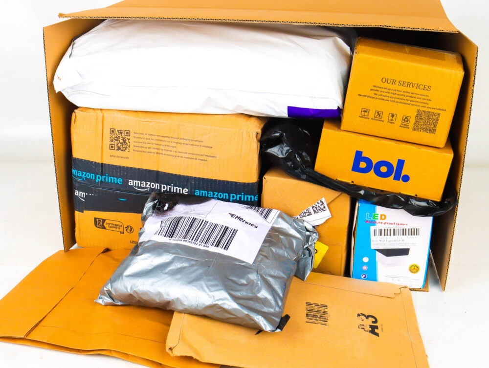 XL Doos met Ongeopende Postpakketten
