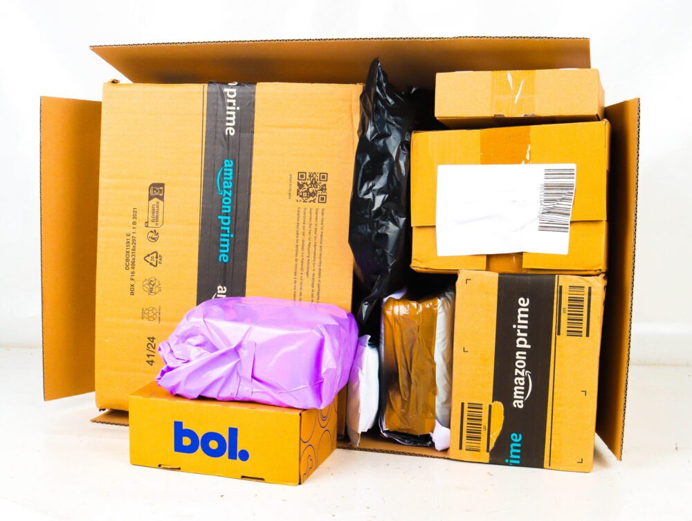 XL Doos met Ongeopende Postpakketten