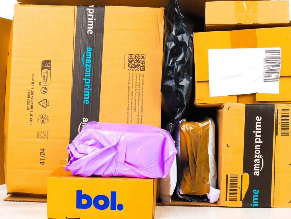 XL Doos met Ongeopende Postpakketten