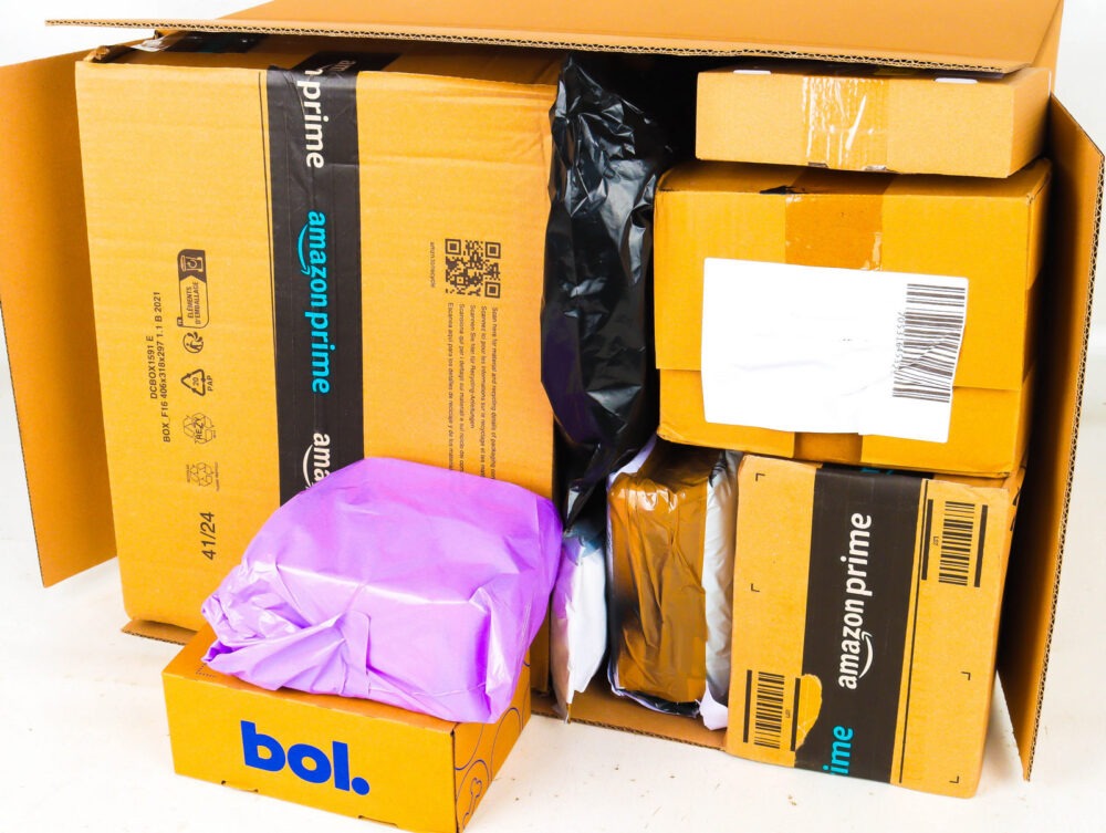 XL Doos met Ongeopende Postpakketten