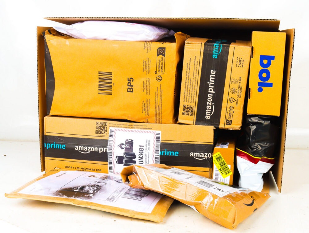 XL Doos met Ongeopende Postpakketten