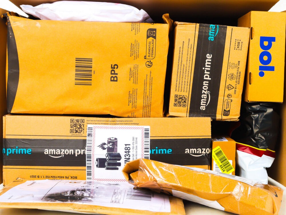 XL Doos met Ongeopende Postpakketten