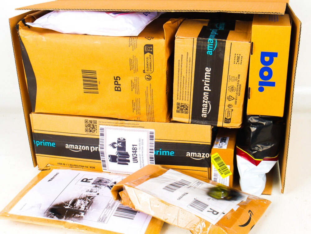 XL Doos met Ongeopende Postpakketten