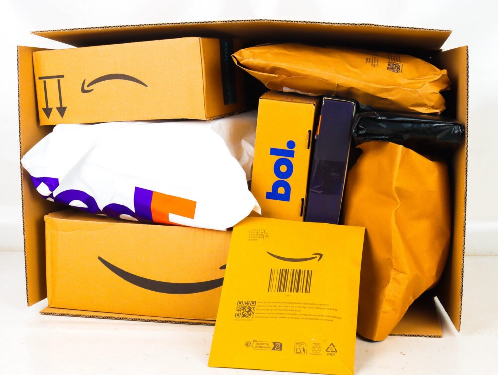 XL Doos met Ongeopende Postpakketten