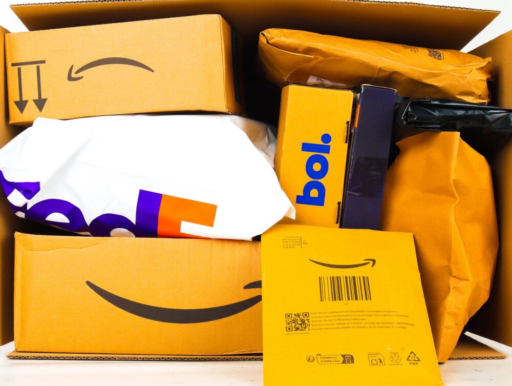 XL Doos met Ongeopende Postpakketten