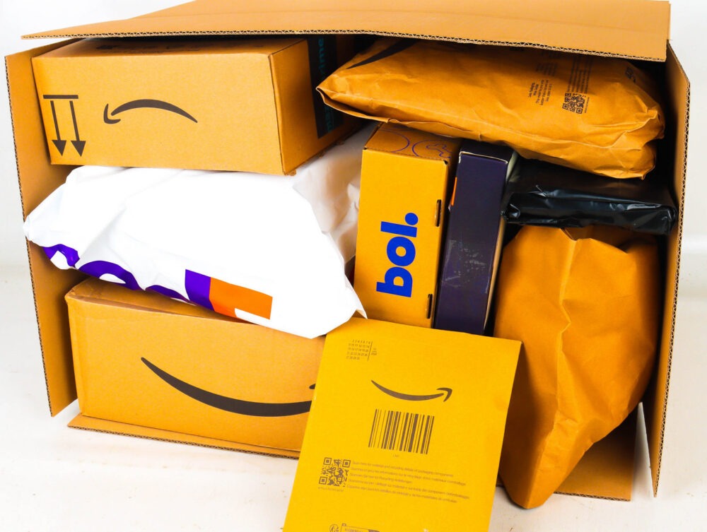 XL Doos met Ongeopende Postpakketten