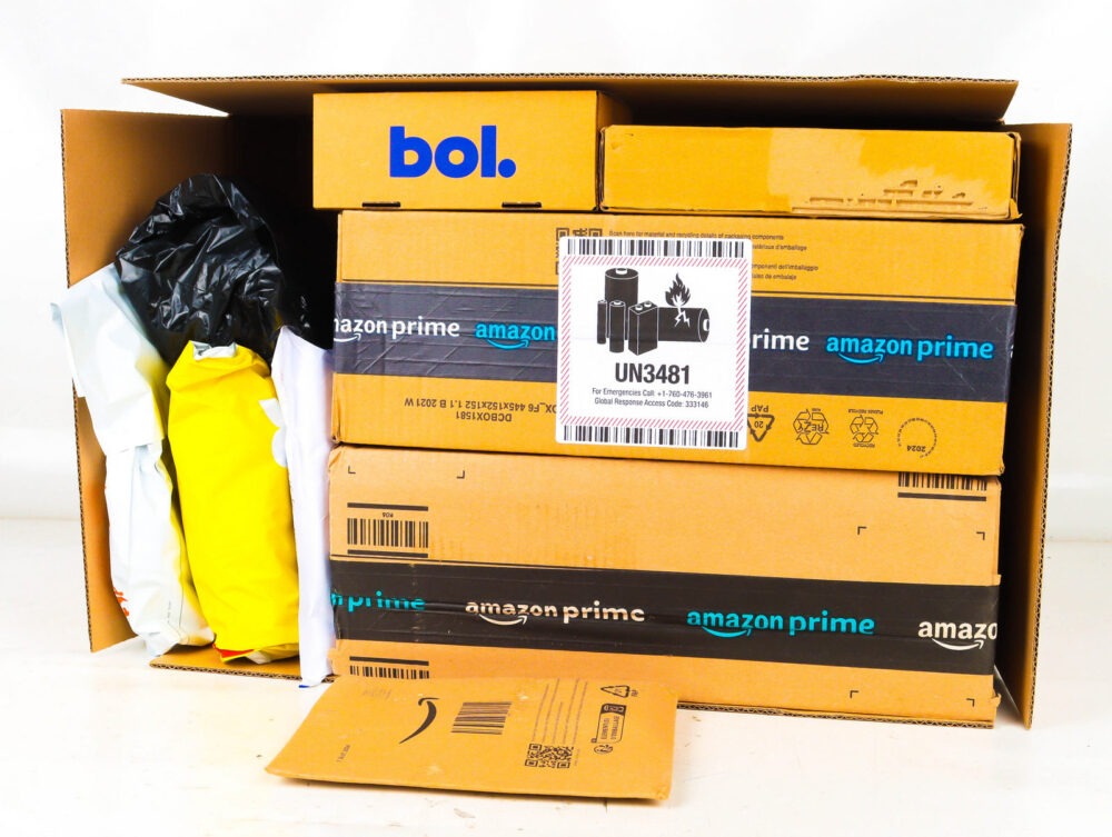 XL Doos met Ongeopende Postpakketten