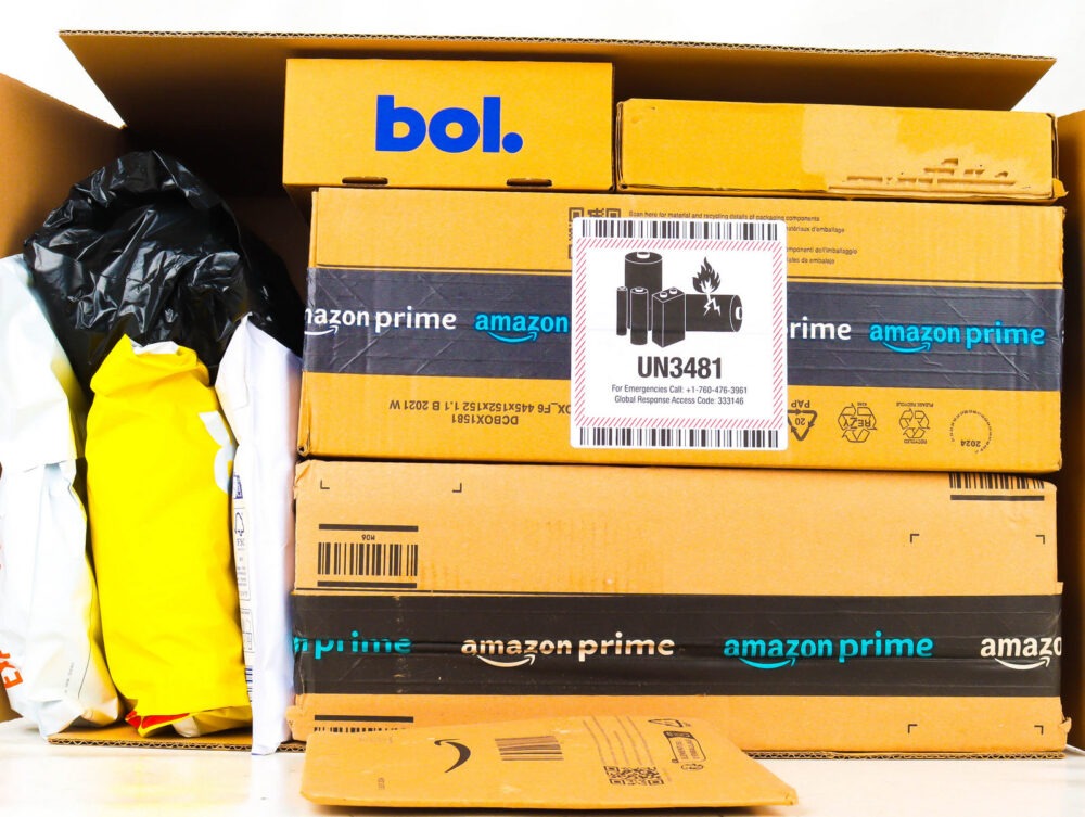 XL Doos met Ongeopende Postpakketten