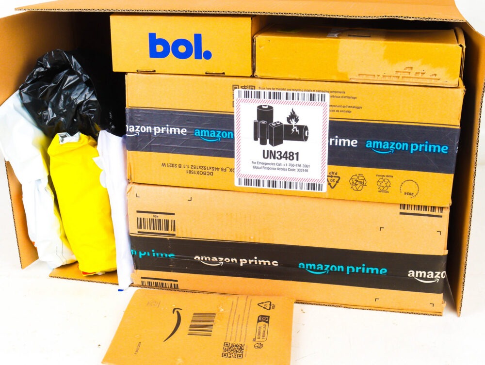 XL Doos met Ongeopende Postpakketten