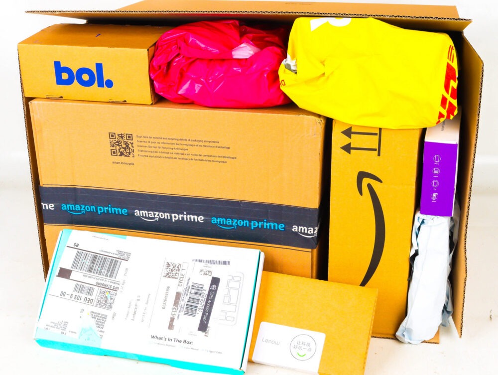 XL Doos met Ongeopende Postpakketten