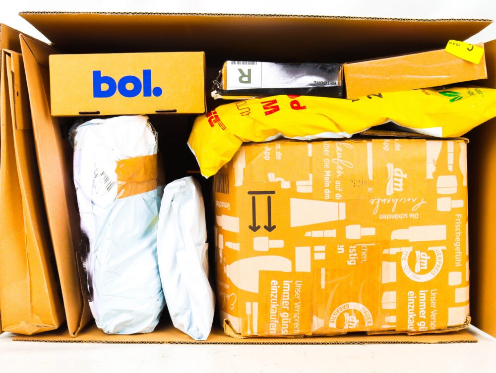XL Doos met Ongeopende Postpakketten