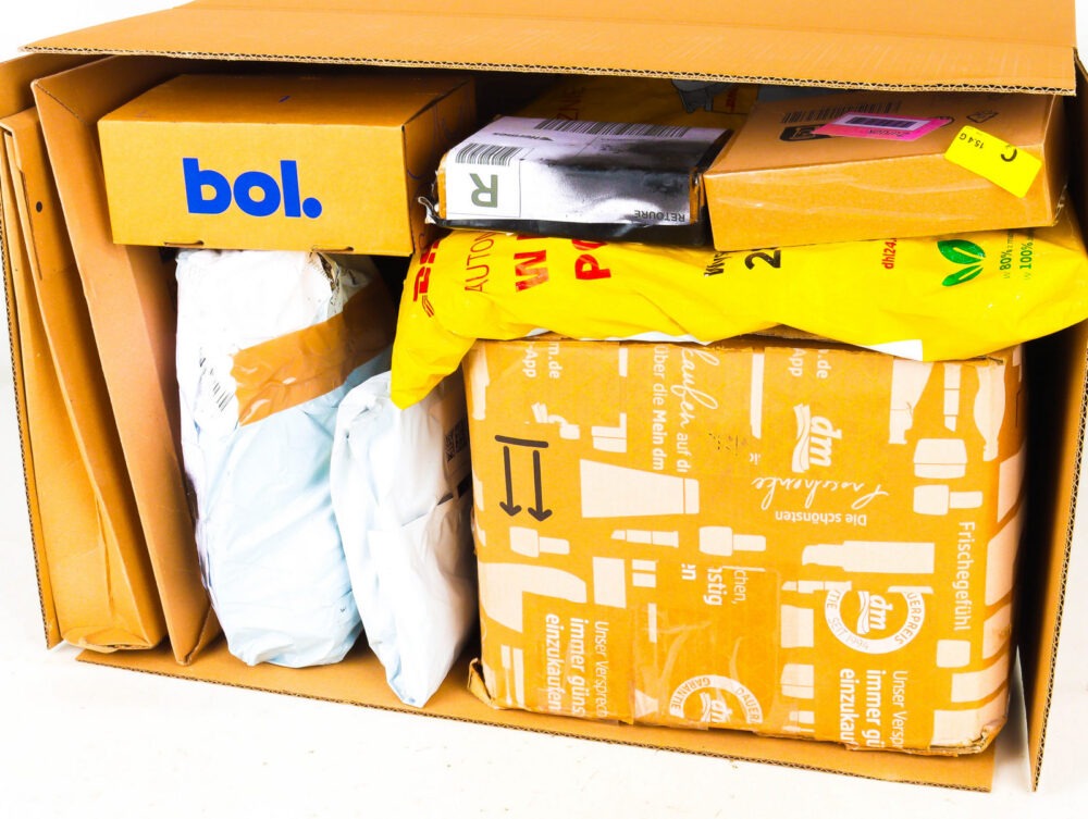 XL Doos met Ongeopende Postpakketten