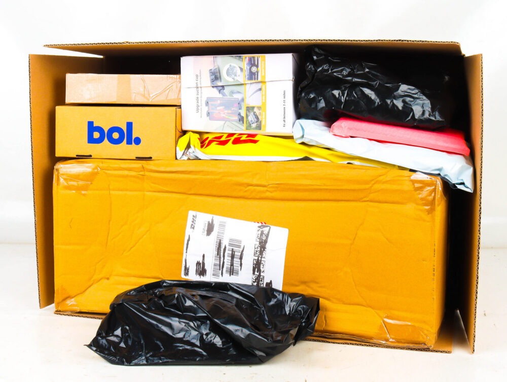 XL Doos met Ongeopende Postpakketten