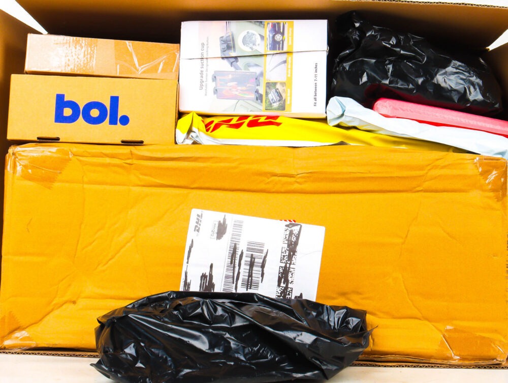 XL Doos met Ongeopende Postpakketten