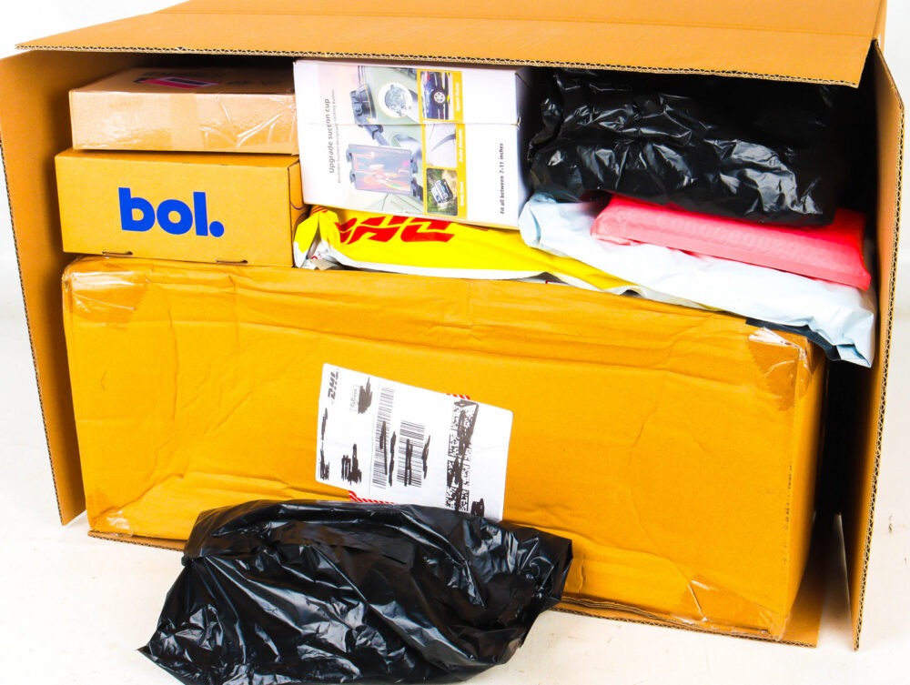 XL Doos met Ongeopende Postpakketten