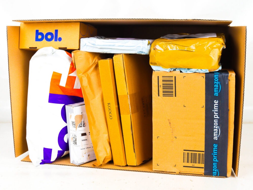 XL Doos met Ongeopende Postpakketten
