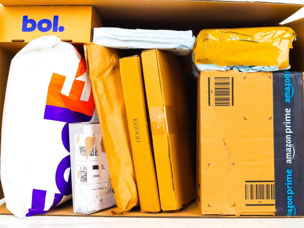 XL Doos met Ongeopende Postpakketten