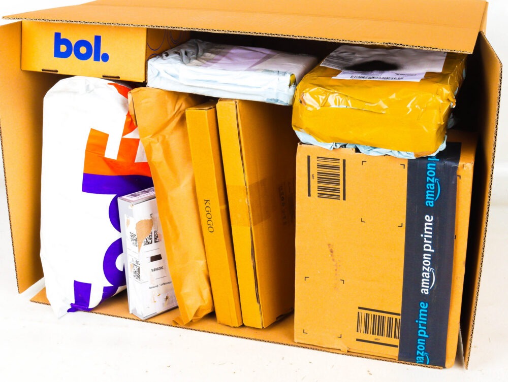 XL Doos met Ongeopende Postpakketten