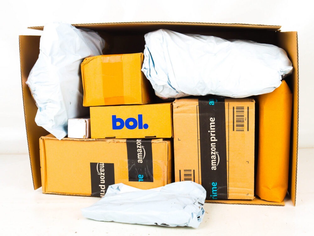 XL Doos met Ongeopende Postpakketten