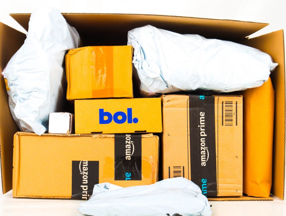 XL Doos met Ongeopende Postpakketten