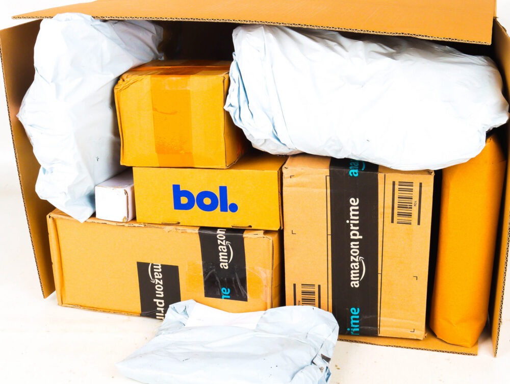XL Doos met Ongeopende Postpakketten