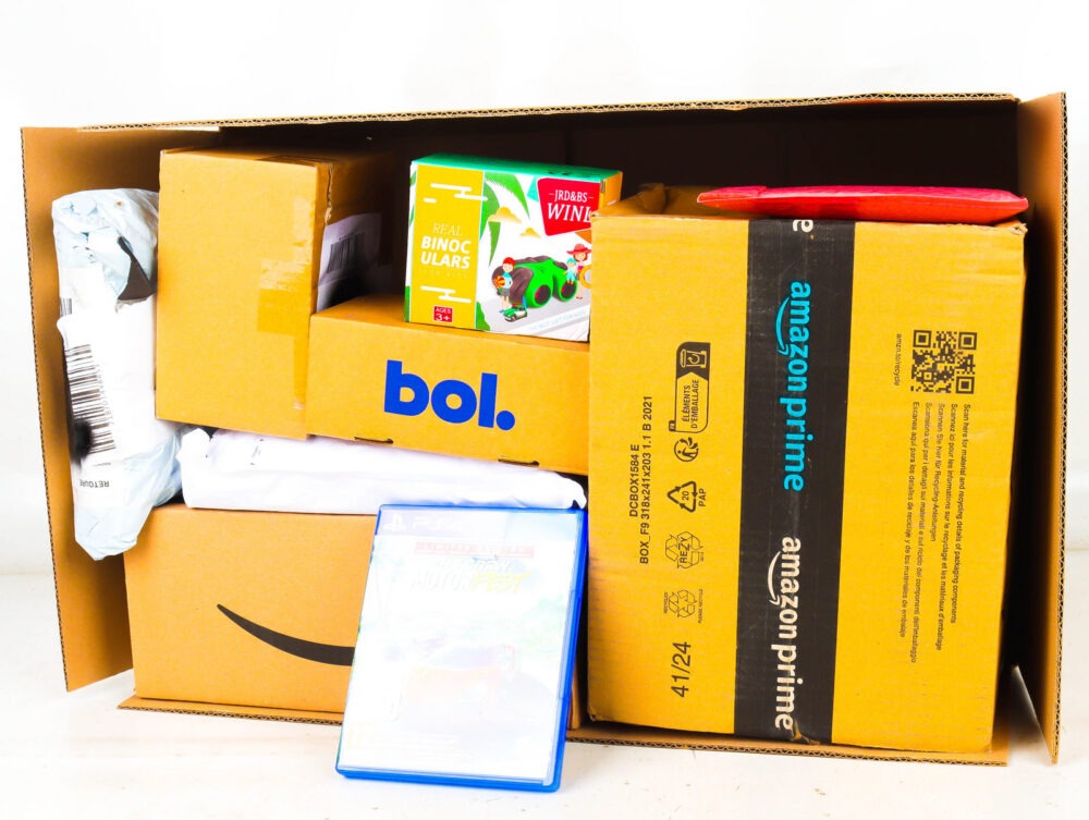 XL Doos met Ongeopende Postpakketten