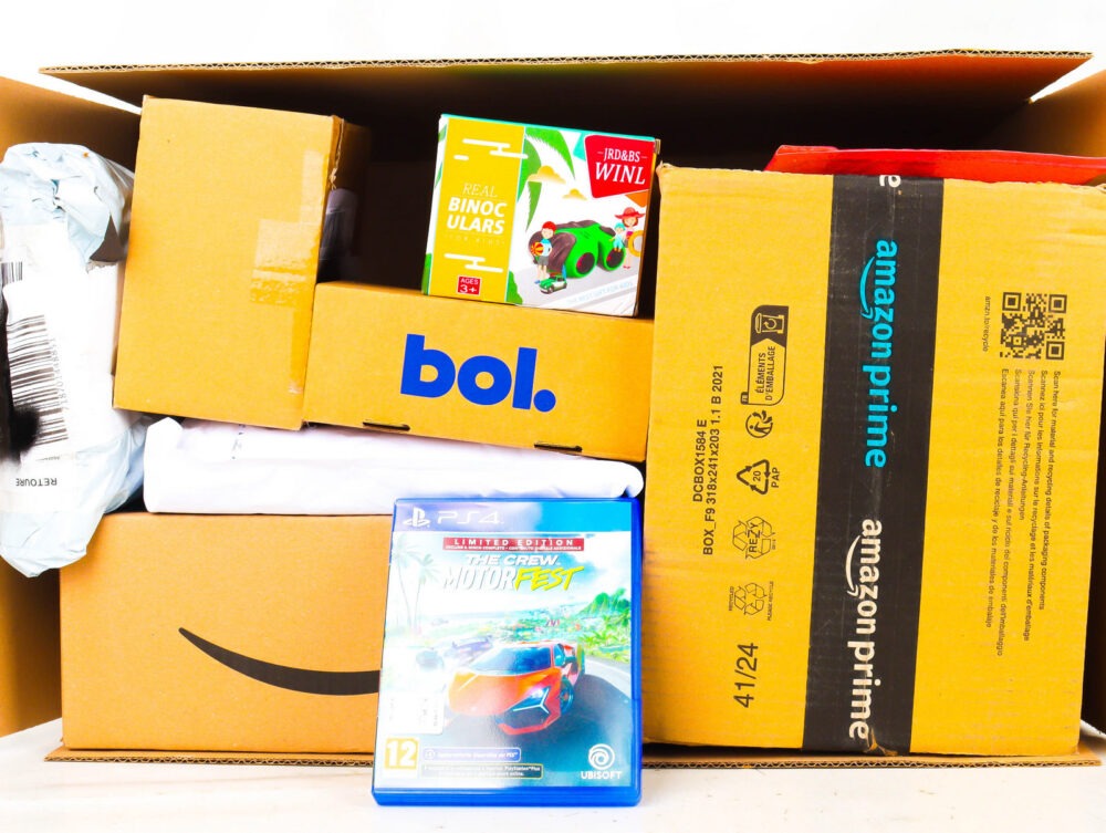 XL Doos met Ongeopende Postpakketten