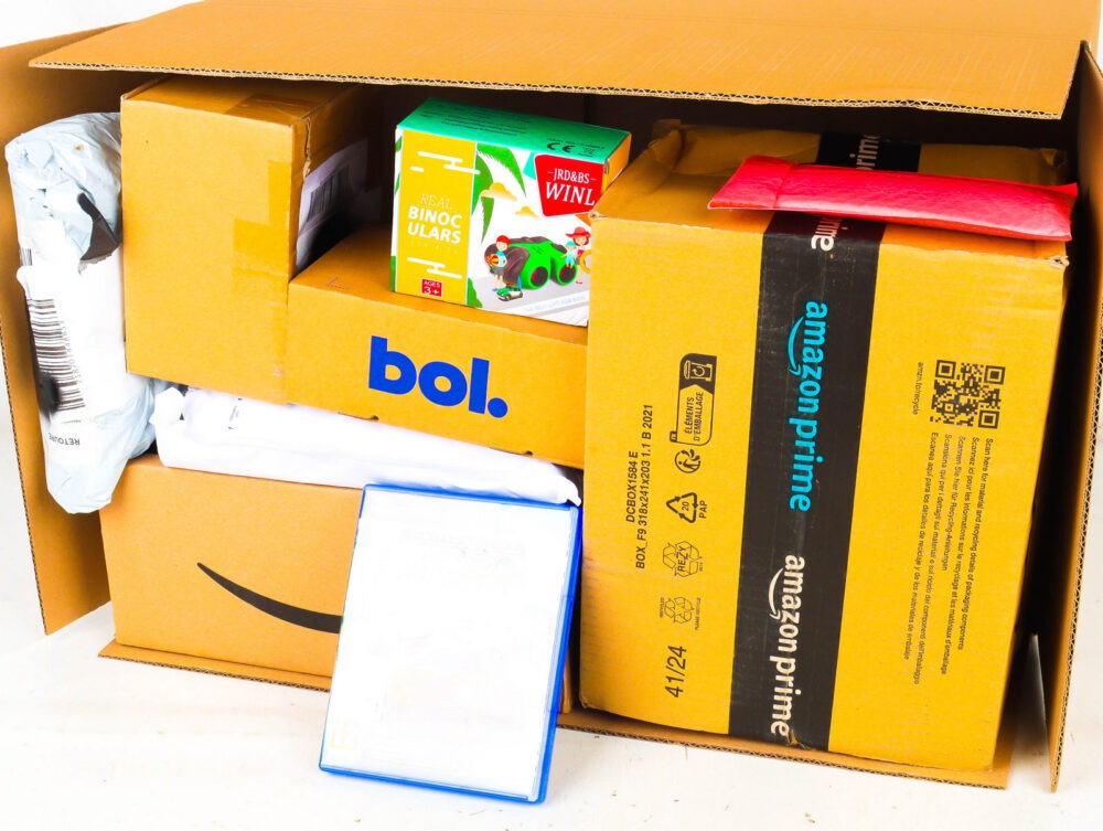 XL Doos met Ongeopende Postpakketten
