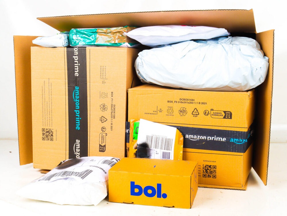 XL Doos met Ongeopende Postpakketten