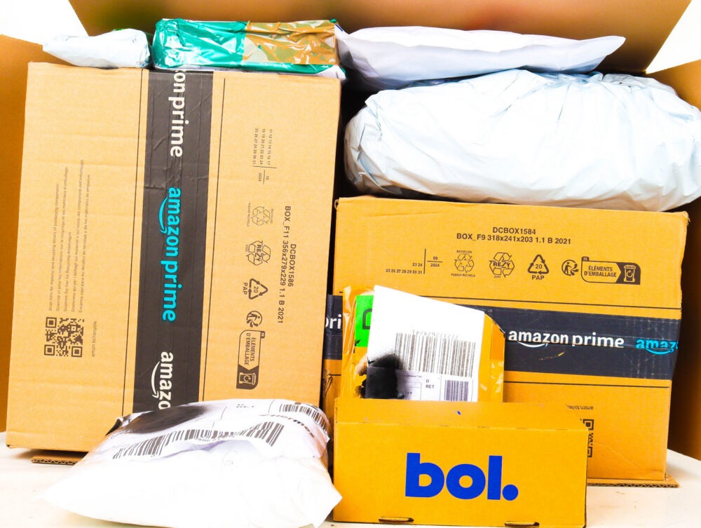 XL Doos met Ongeopende Postpakketten