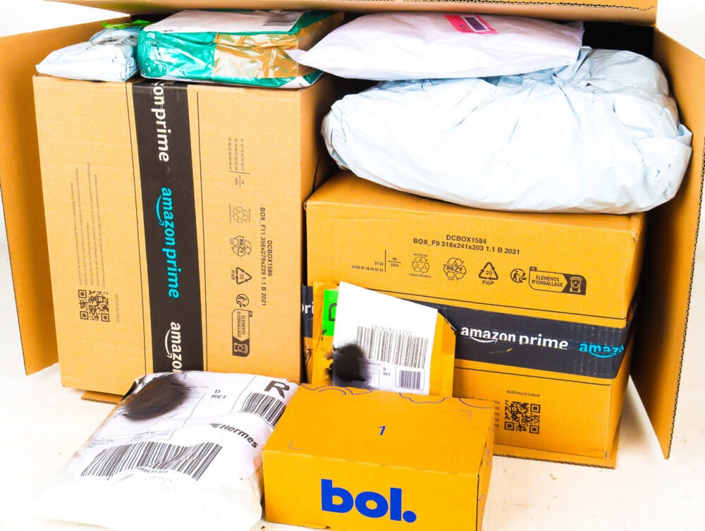 XL Doos met Ongeopende Postpakketten