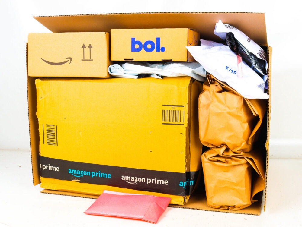 XL Doos met Ongeopende Postpakketten