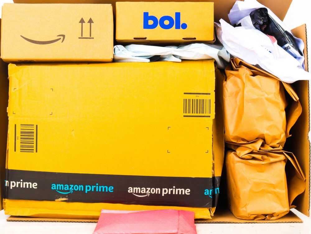 XL Doos met Ongeopende Postpakketten