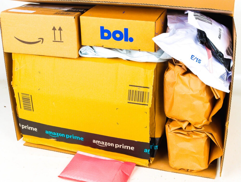 XL Doos met Ongeopende Postpakketten