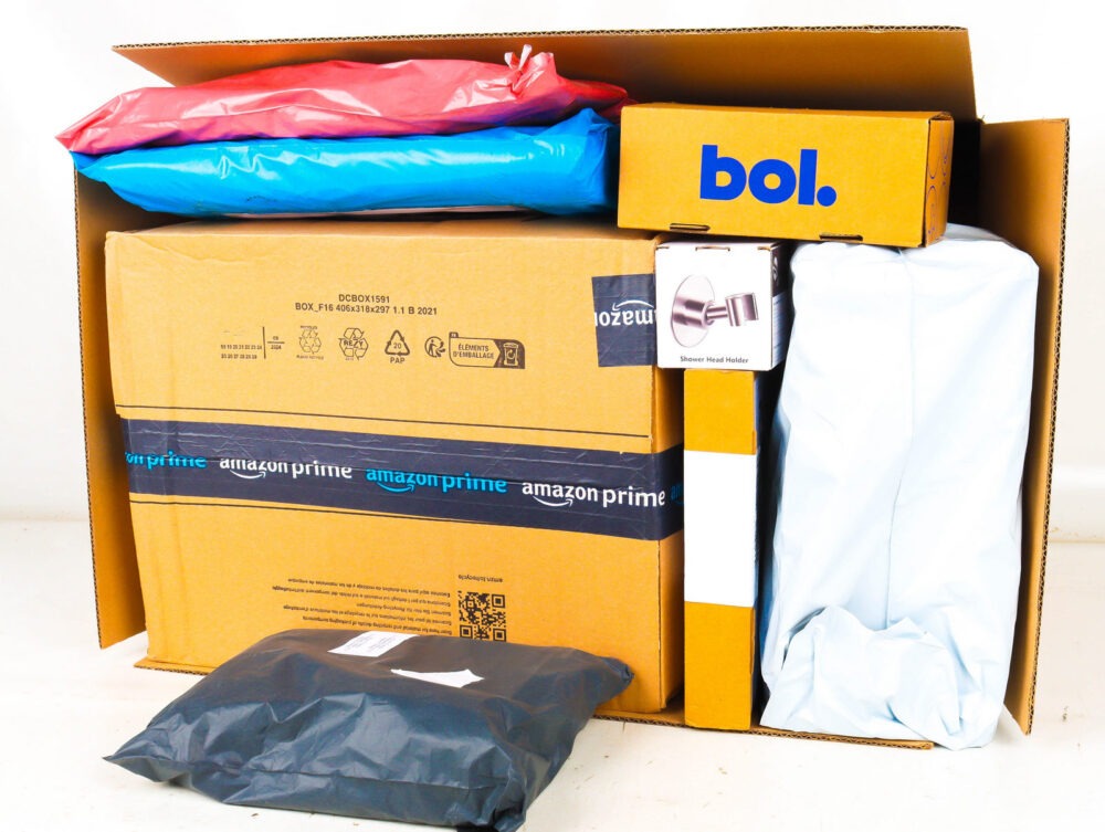 XL Doos met Ongeopende Postpakketten