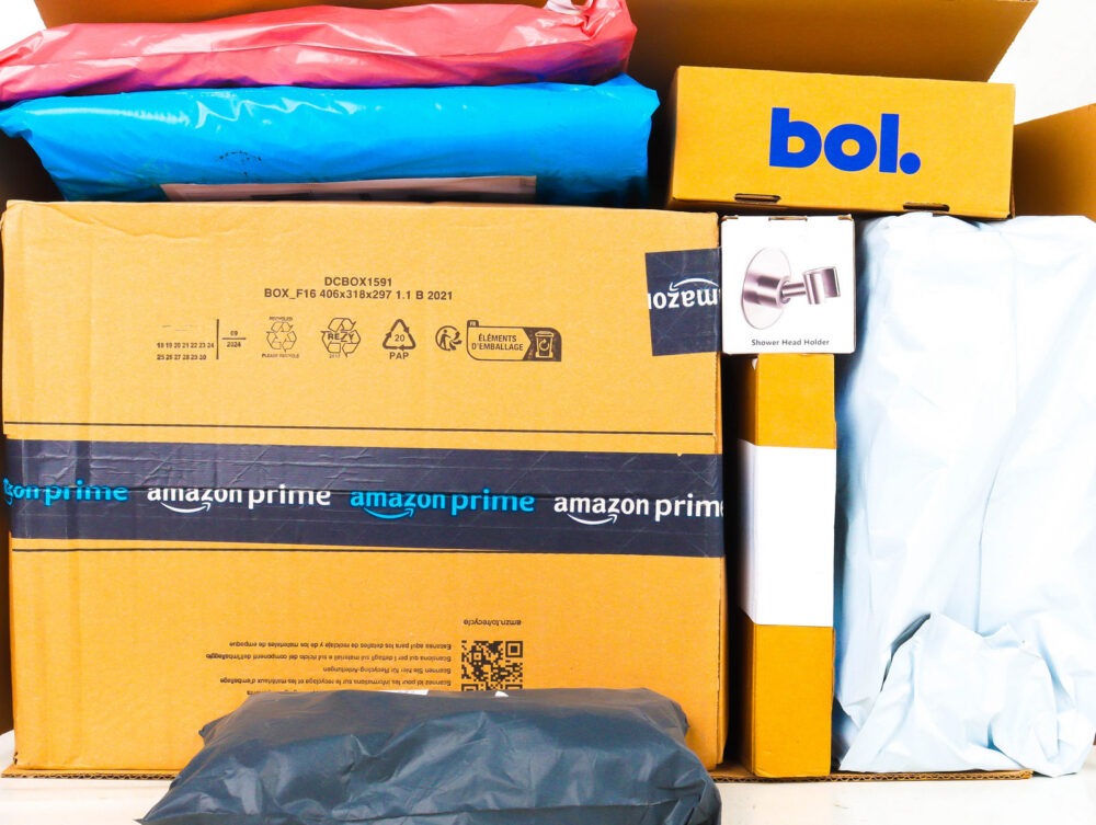 XL Doos met Ongeopende Postpakketten