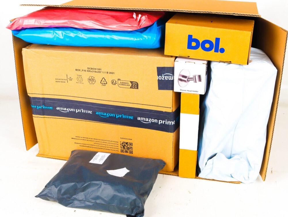 XL Doos met Ongeopende Postpakketten