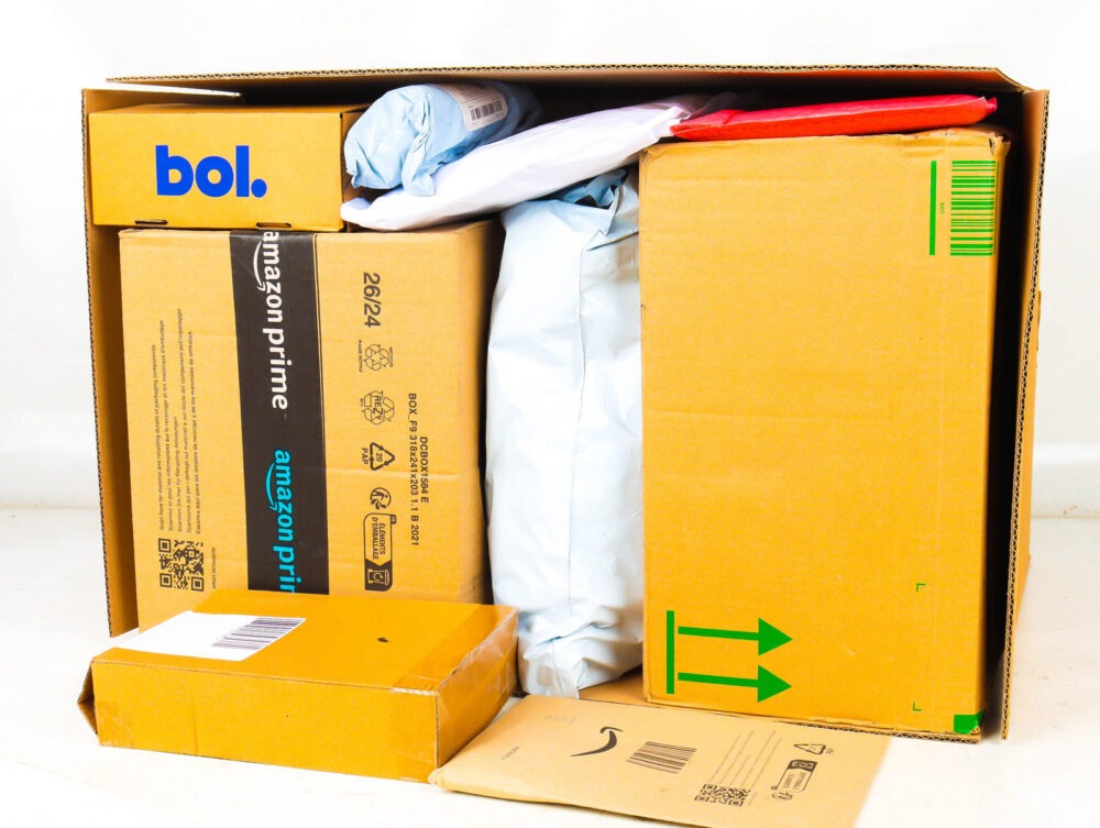 XL Doos met Ongeopende Postpakketten