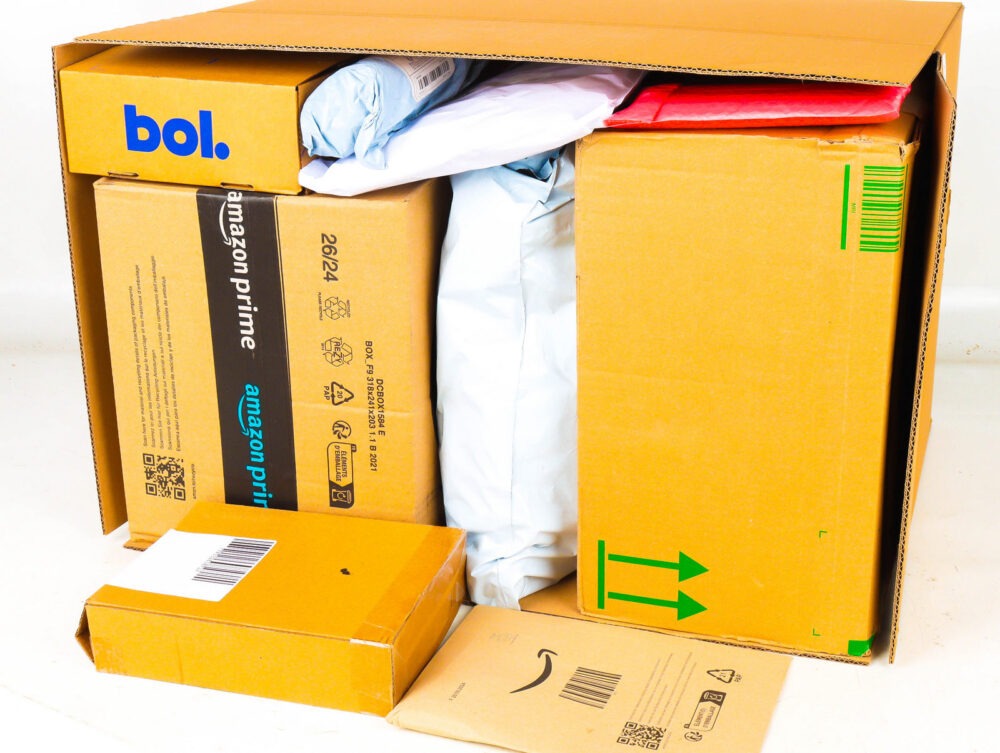 XL Doos met Ongeopende Postpakketten
