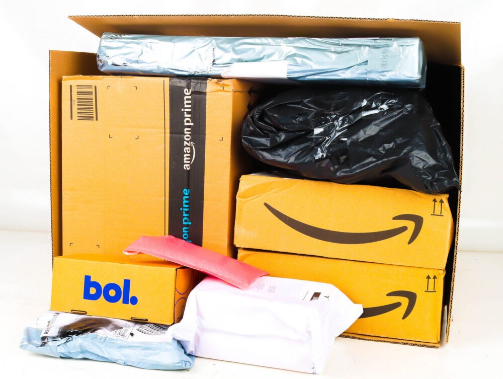 XL Doos met Ongeopende Postpakketten