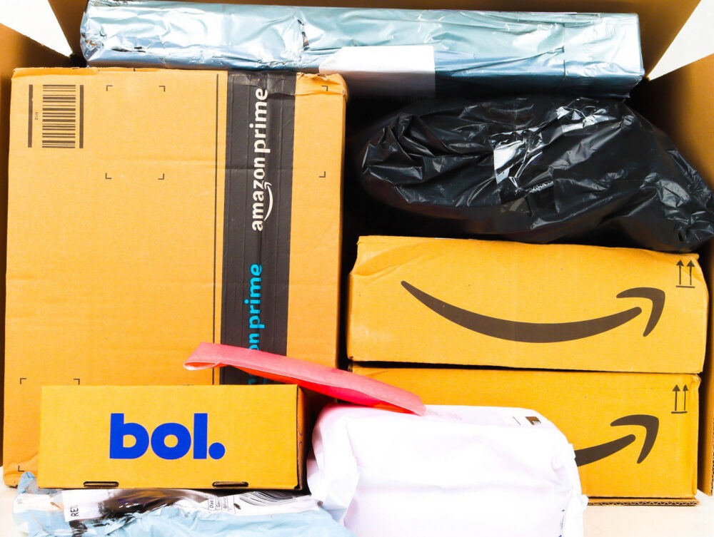 XL Doos met Ongeopende Postpakketten