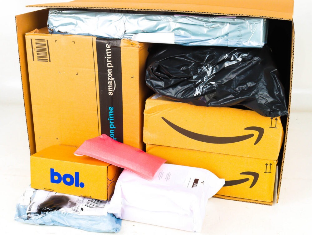 XL Doos met Ongeopende Postpakketten