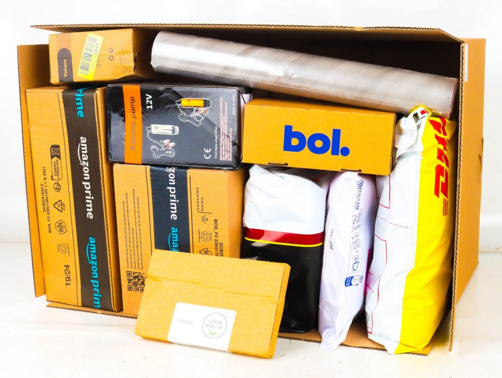 XL Doos met Ongeopende Postpakketten